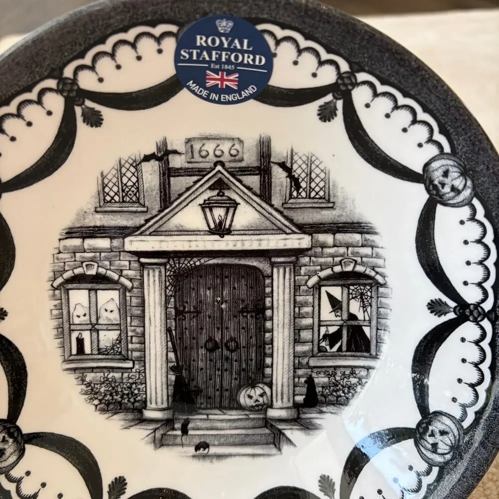 Royal Stafford HALLOWEEN HOUSE Cereal Bowls 7.75in Set of 4 Ceramic Spooky New